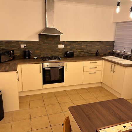 Stylish Miners Cottage, Treorchy, Rhondda Treorky Exterior foto
